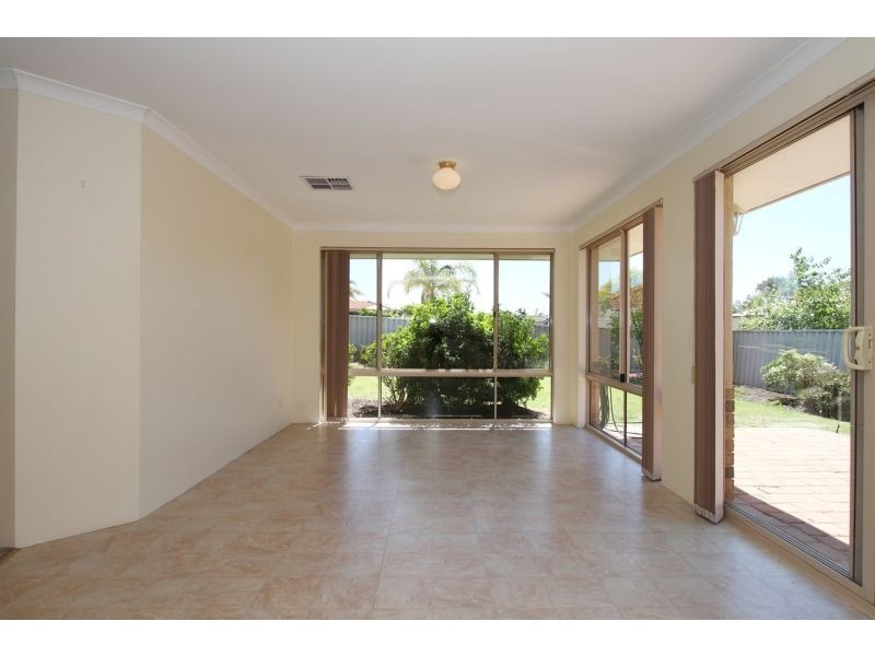 7 Manitoba Place, Success WA 6164