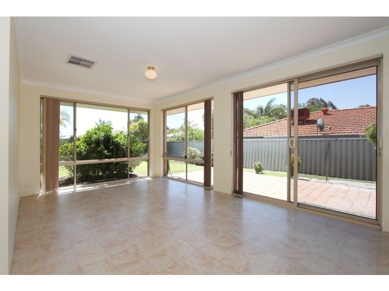 7 Manitoba Place, Success WA 6164