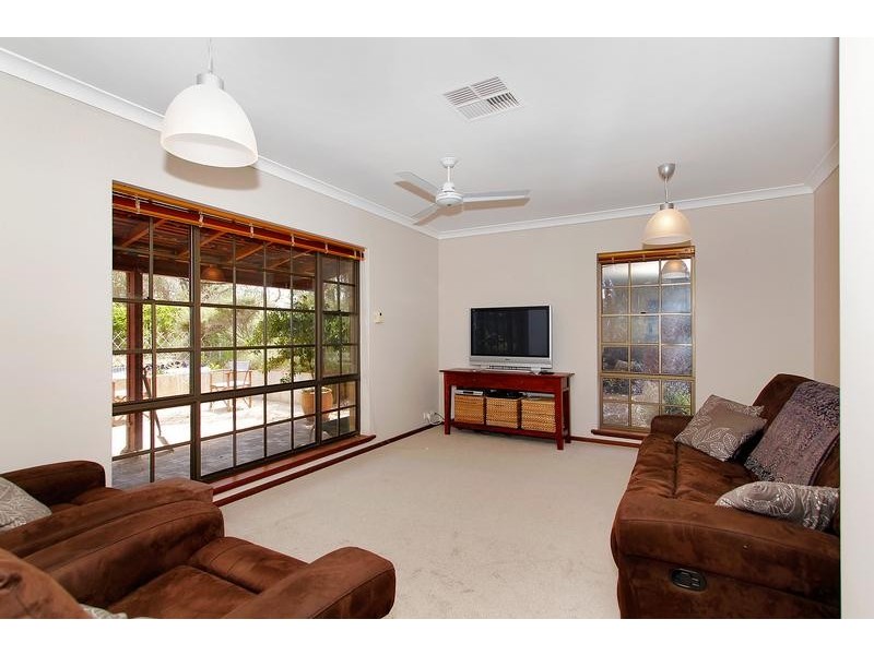 10 Lakes Way, Jandakot WA 6164