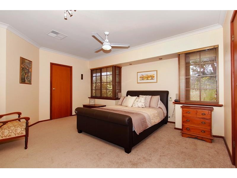 10 Lakes Way, Jandakot WA 6164