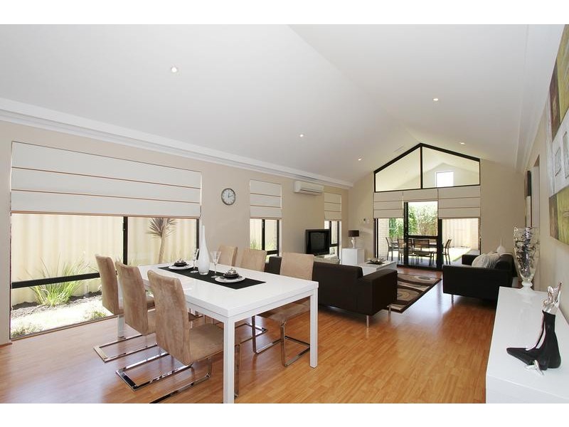 53 Aurora Drive, Atwell WA 6164