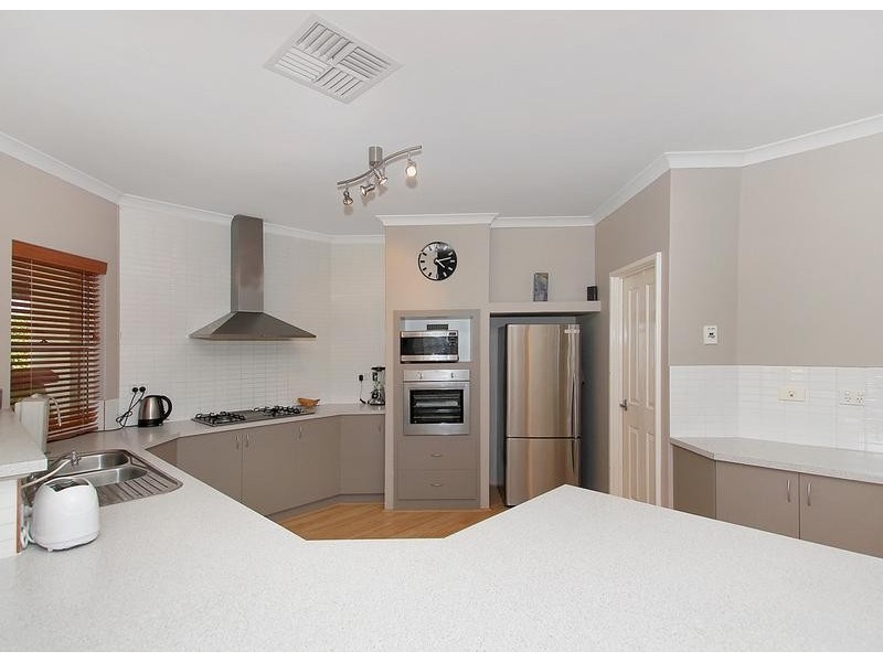 32 Halcyon Way, Atwell WA 6164