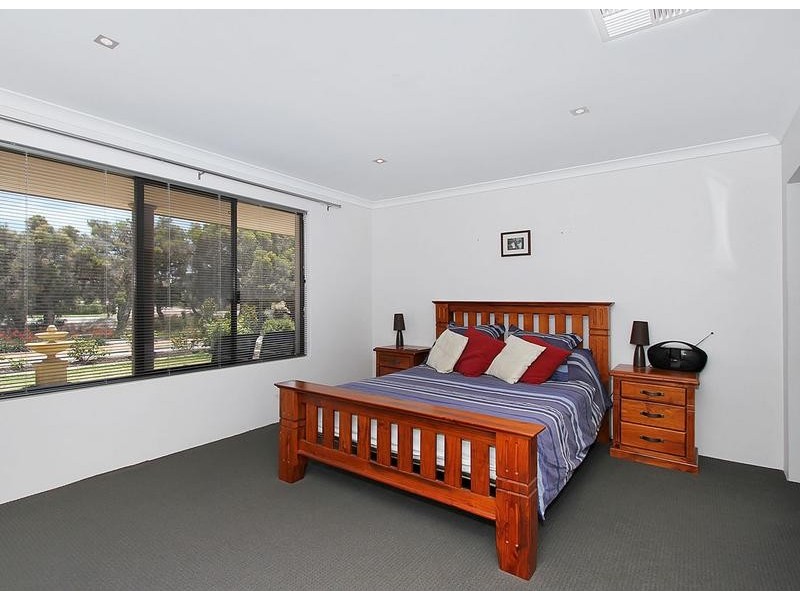 18 Solace Gardens, Atwell WA 6164