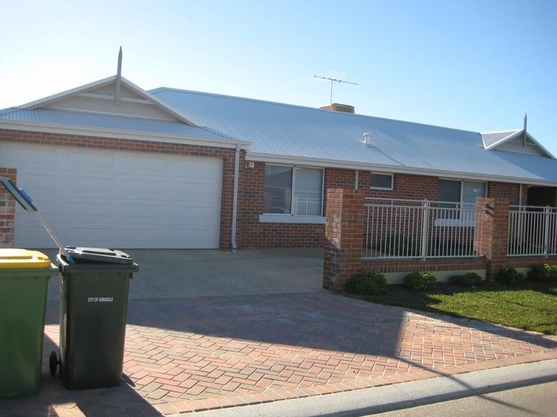 7 Turin Lane, Piara Waters WA 6112