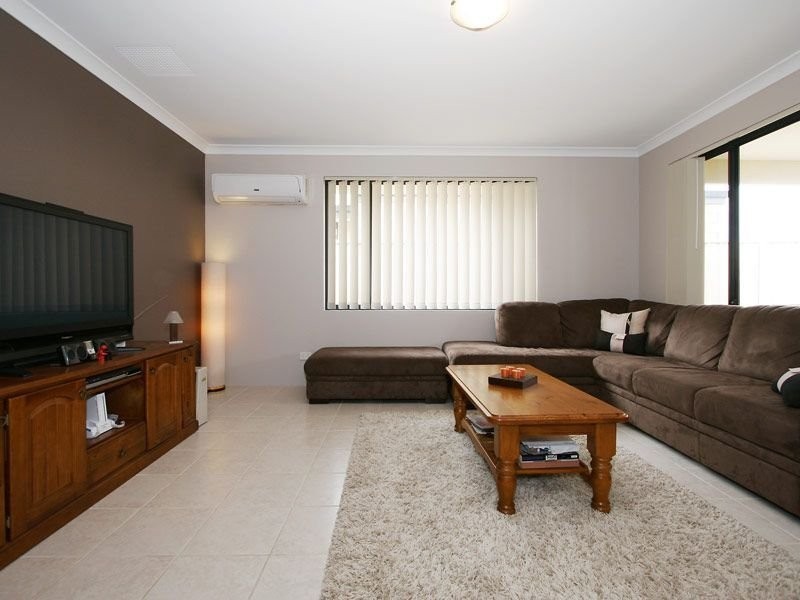 18/31 Barfield Road, Hammond Park WA 6164