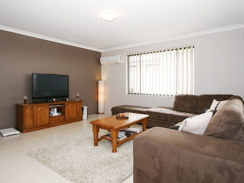 18/31 Barfield Road, Hammond Park WA 6164