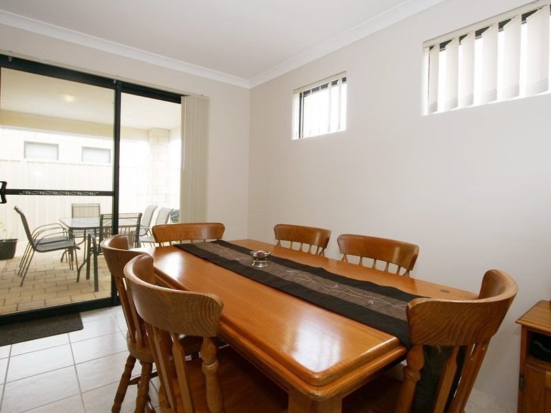 18/31 Barfield Road, Hammond Park WA 6164