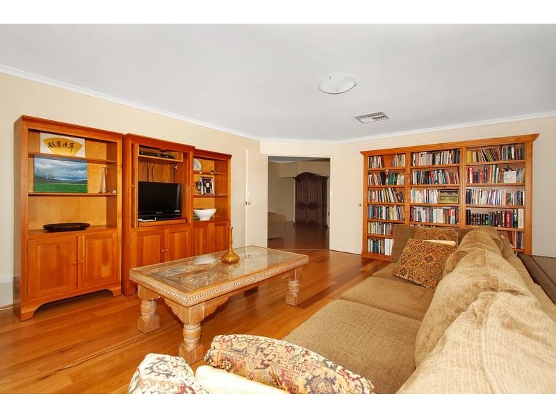 6 Aylesbury Close, Jandakot WA 6164