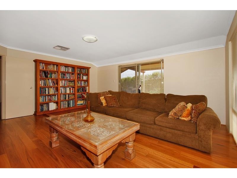 6 Aylesbury Close, Jandakot WA 6164