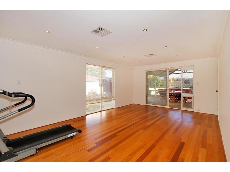9 The Pines Grove, Jandakot WA 6164