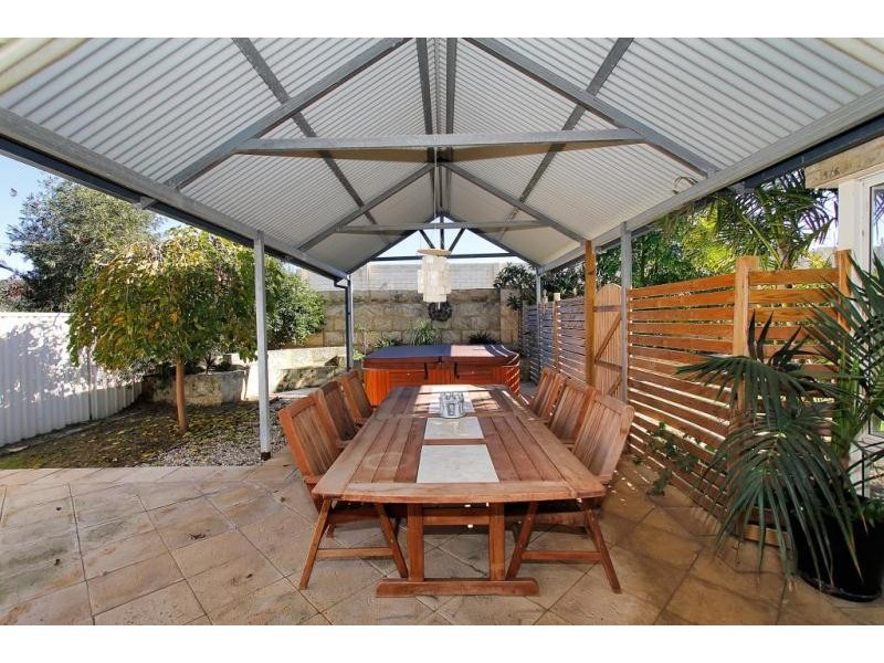 9 The Pines Grove, Jandakot WA 6164