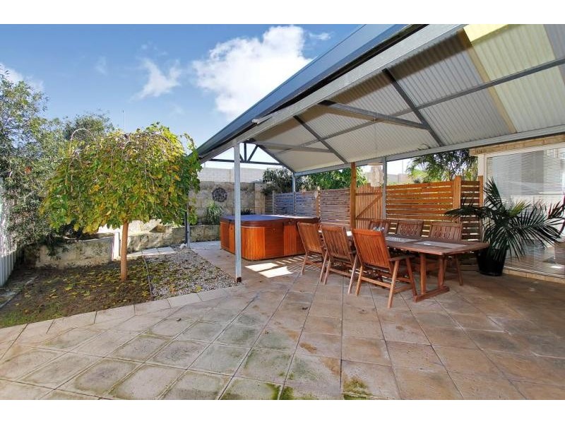 9 The Pines Grove, Jandakot WA 6164