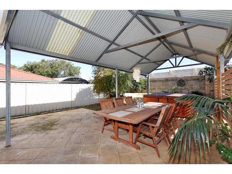 9 The Pines Grove, Jandakot WA 6164