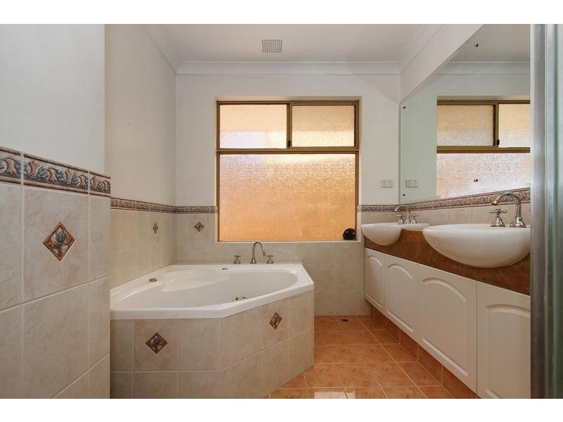 5 Peak Court, Leeming WA 6149