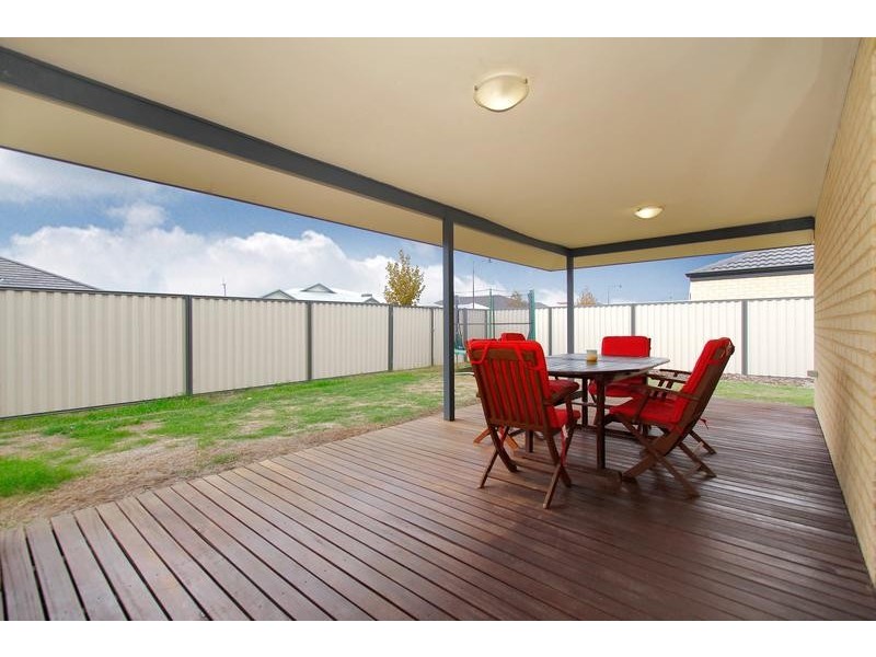 9 Giverny Gardens, Aubin Grove WA 6164