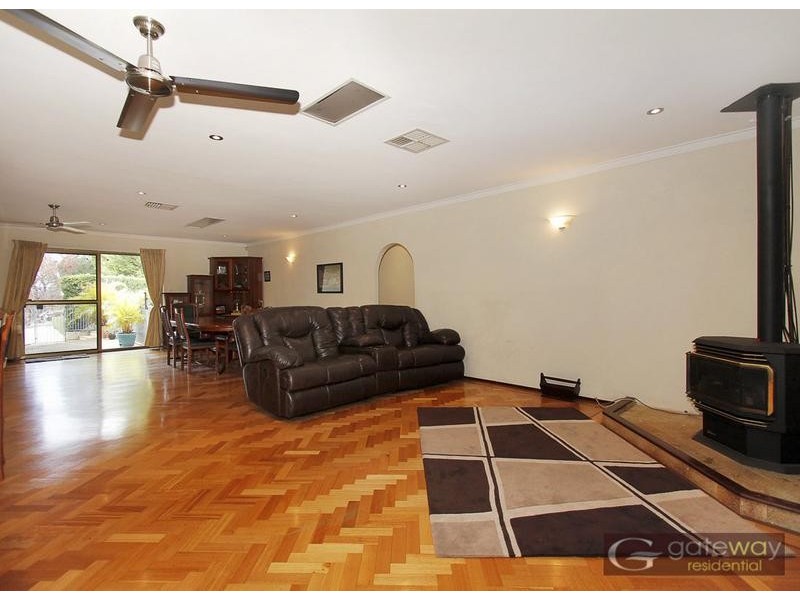 6 Lakes Way, Jandakot WA 6164