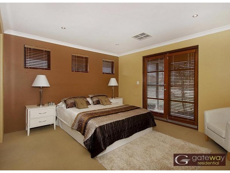 16 Ashendon Boulevard, Hammond Park WA 6164