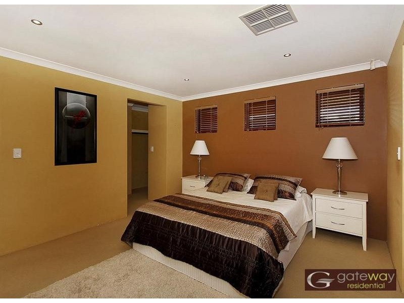 16 Ashendon Boulevard, Hammond Park WA 6164