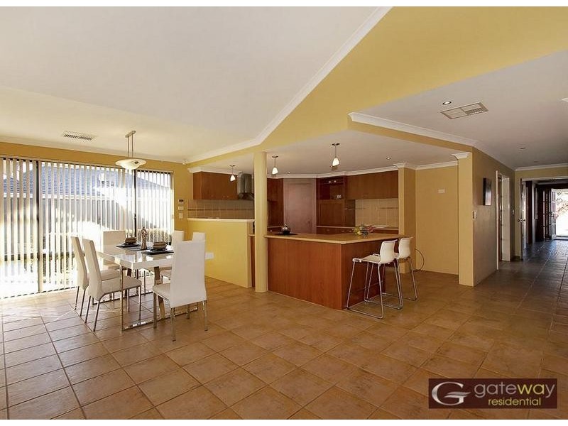 16 Ashendon Boulevard, Hammond Park WA 6164