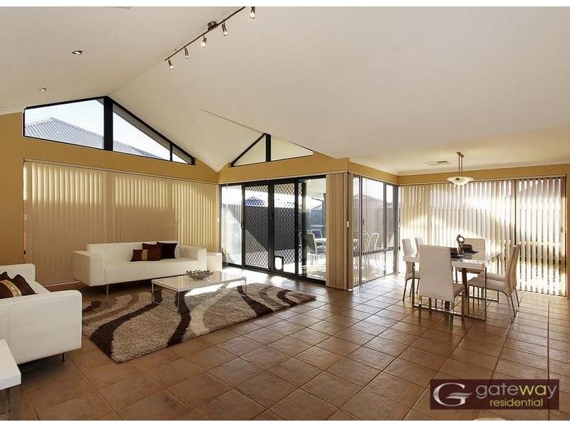 16 Ashendon Boulevard, Hammond Park WA 6164