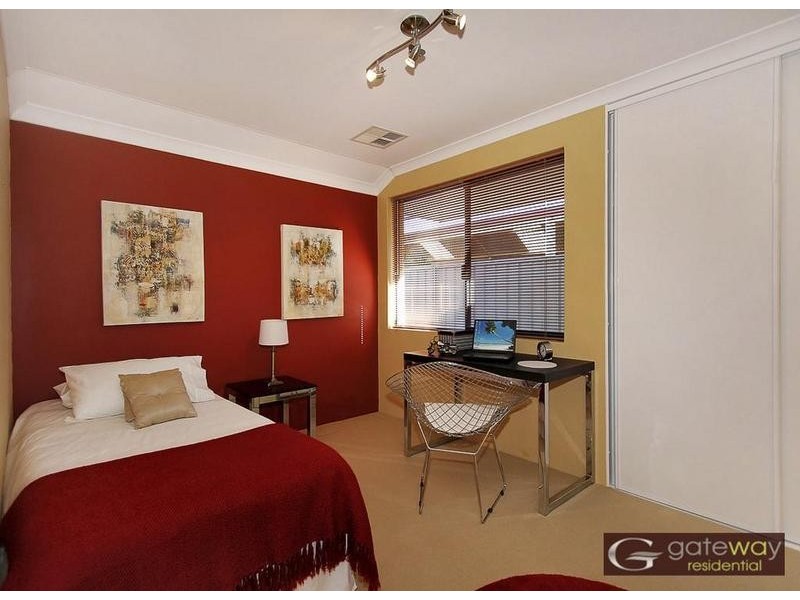16 Ashendon Boulevard, Hammond Park WA 6164