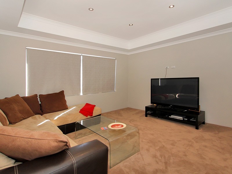 8 Belmore Bend, Aubin Grove WA 6164