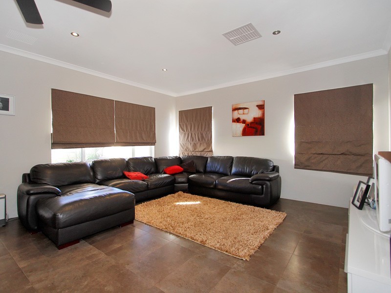 8 Belmore Bend, Aubin Grove WA 6164