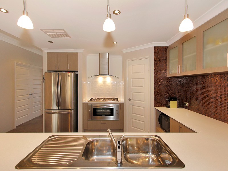 8 Belmore Bend, Aubin Grove WA 6164