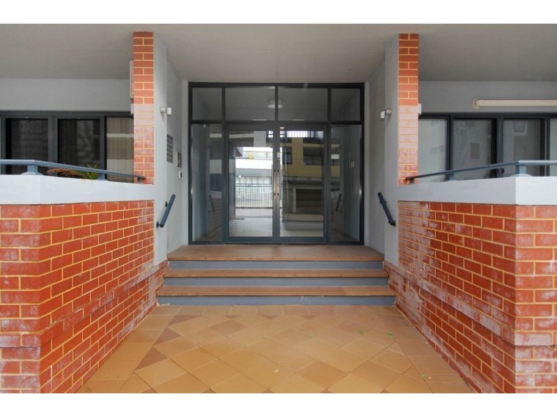 18/2 Stockton Bend, Cockburn Central WA 6164