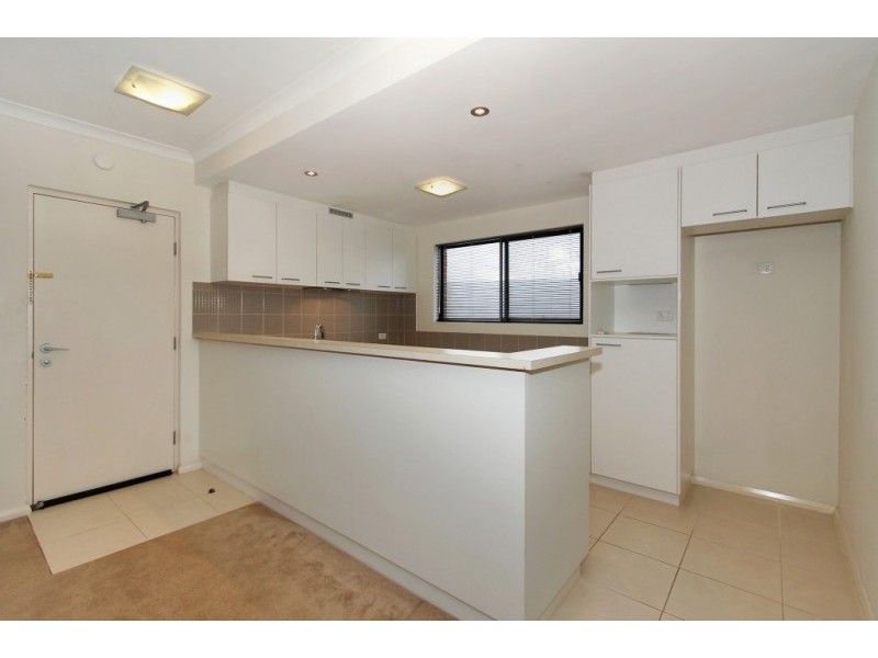 18/2 Stockton Bend, Cockburn Central WA 6164