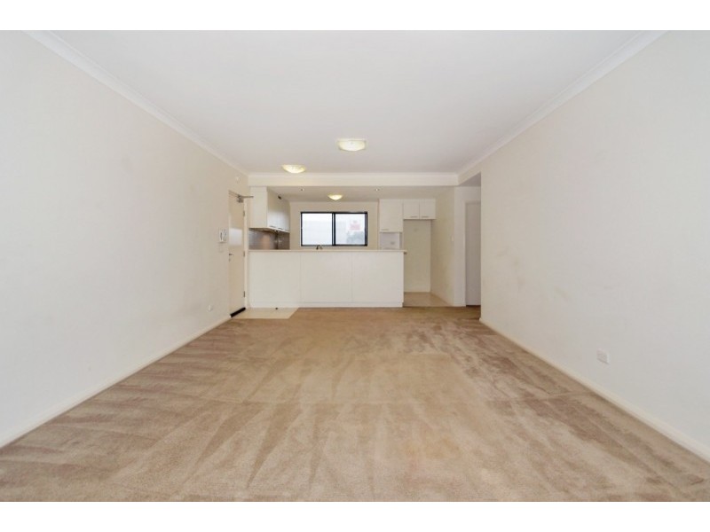 18/2 Stockton Bend, Cockburn Central WA 6164