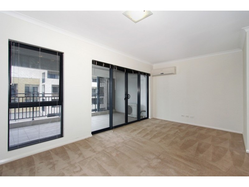 18/2 Stockton Bend, Cockburn Central WA 6164