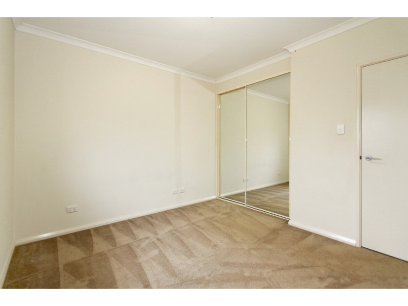 18/2 Stockton Bend, Cockburn Central WA 6164