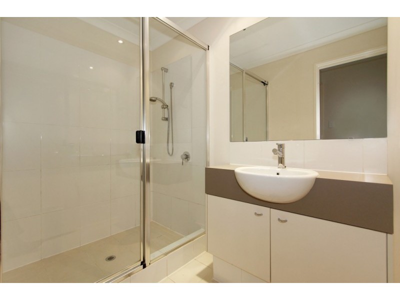 18/2 Stockton Bend, Cockburn Central WA 6164