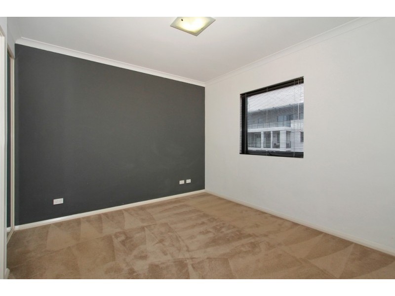 18/2 Stockton Bend, Cockburn Central WA 6164