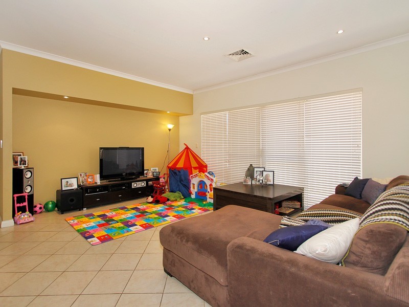 12 Berry Way, Bertram WA 6167