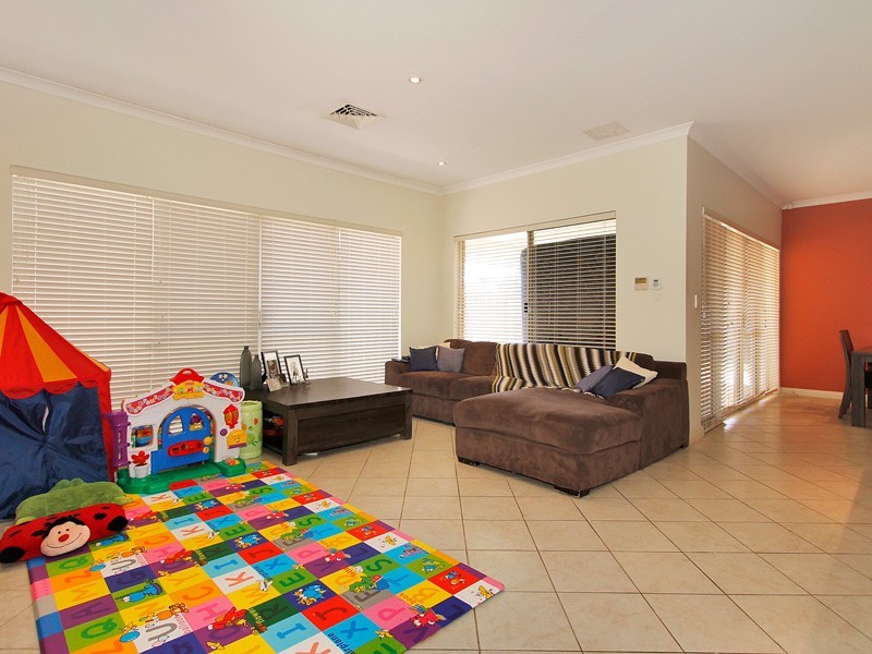 12 Berry Way, Bertram WA 6167