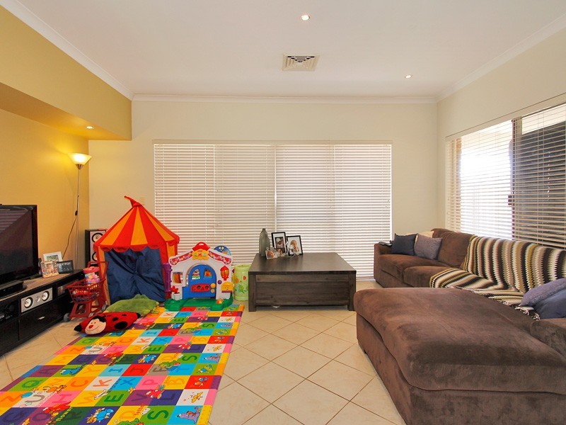 12 Berry Way, Bertram WA 6167