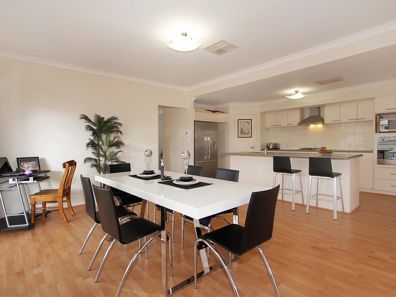 6 Seville Way, Aubin Grove WA 6164