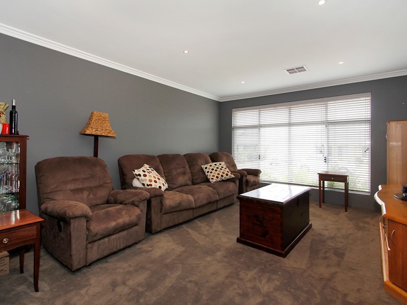 21 Kesiya Turn, Aubin Grove WA 6164
