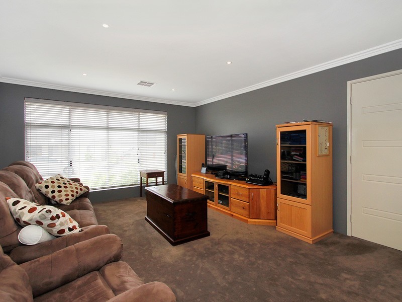 21 Kesiya Turn, Aubin Grove WA 6164