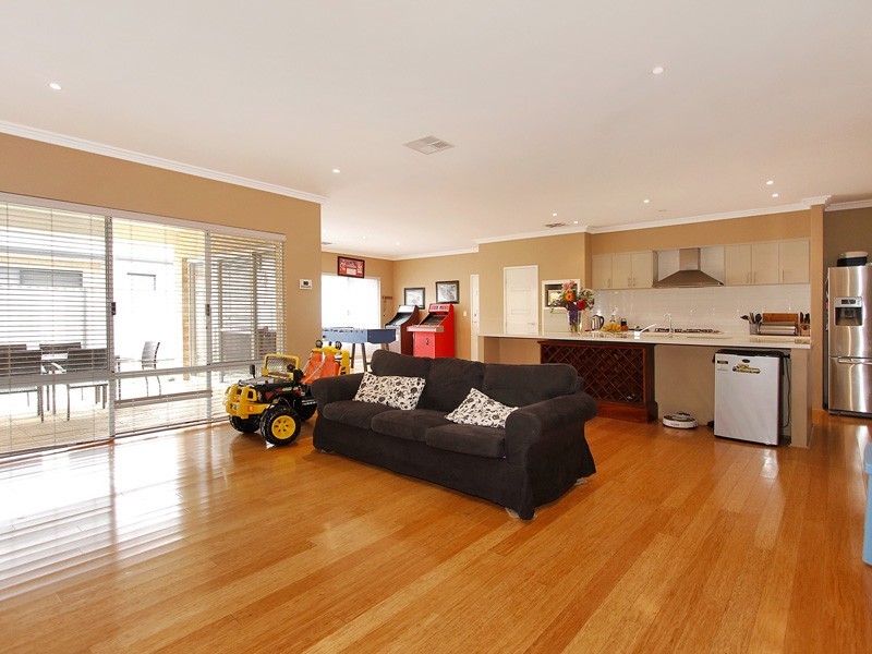 21 Kesiya Turn, Aubin Grove WA 6164