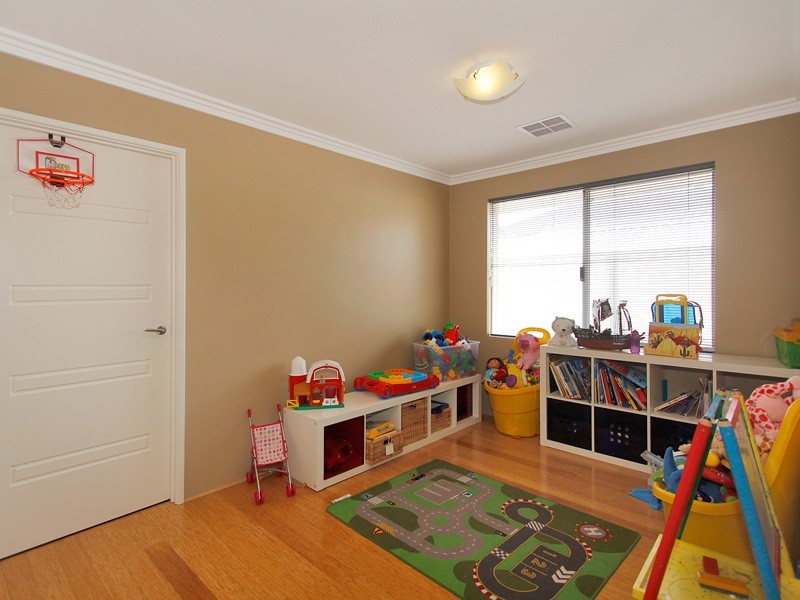 21 Kesiya Turn, Aubin Grove WA 6164