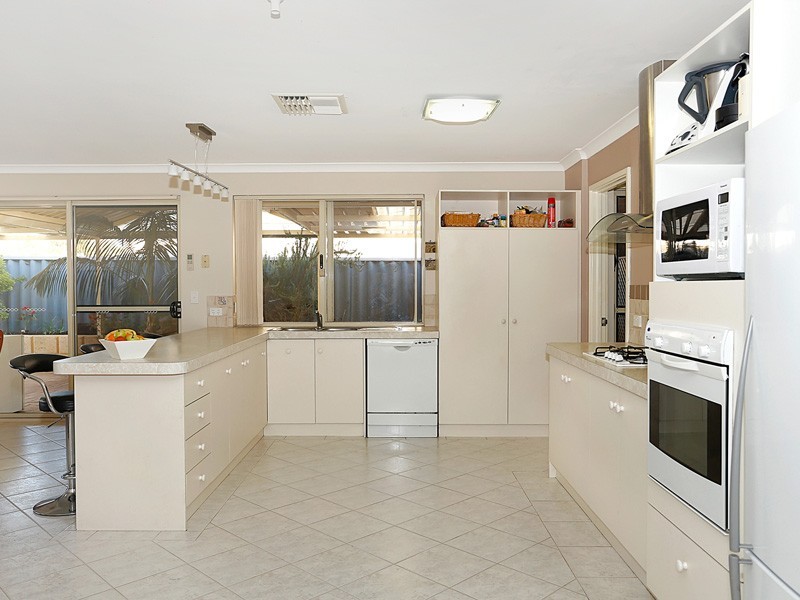 15 Ridge Road, Cockburn Central WA 6164