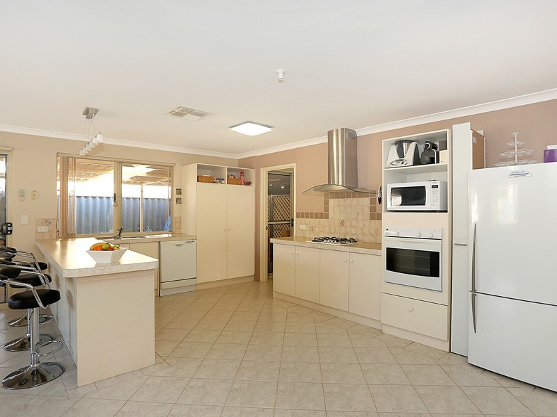 15 Ridge Road, Cockburn Central WA 6164