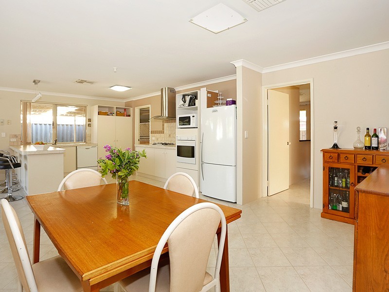 15 Ridge Road, Cockburn Central WA 6164