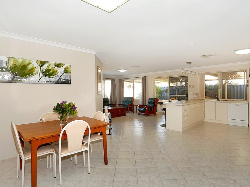 15 Ridge Road, Cockburn Central WA 6164