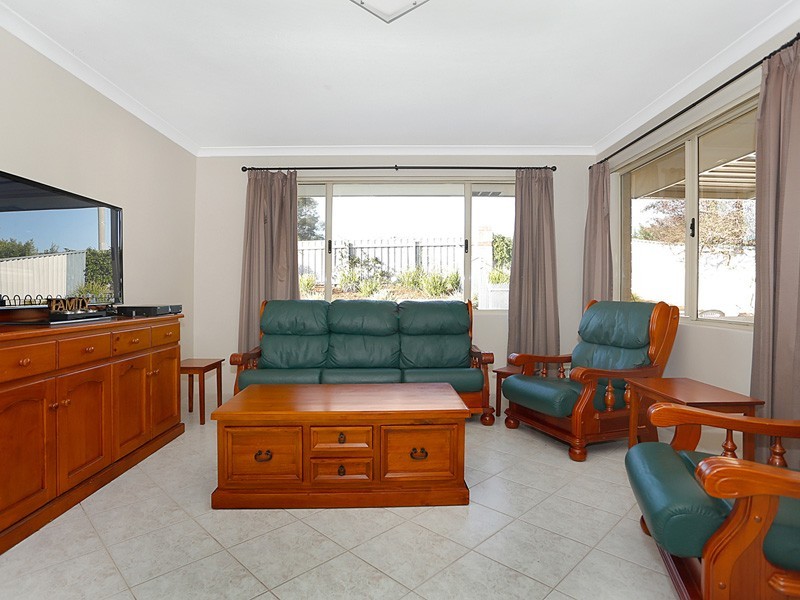 15 Ridge Road, Cockburn Central WA 6164