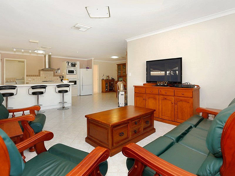 15 Ridge Road, Cockburn Central WA 6164