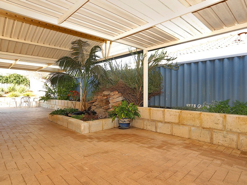 15 Ridge Road, Cockburn Central WA 6164